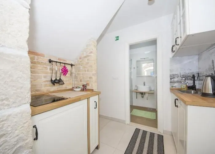 Stone Elegance St - Rudula Apartment *